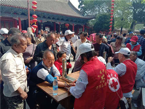 华阴市红十字志愿者服务华山古庙会